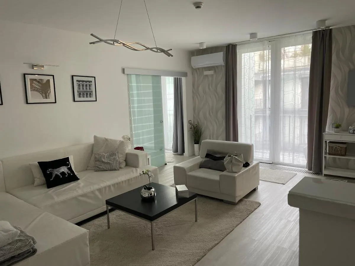 Lovely New Apartment By The Parliament Budapest