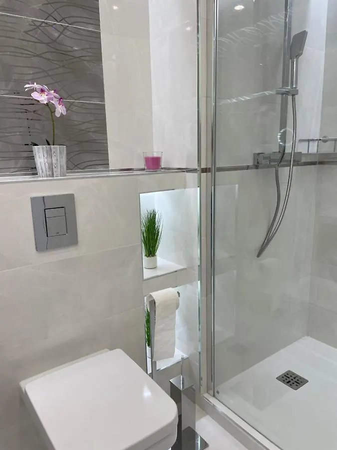 Lovely New Apartment By The Parliament Budapesta 0*,  Ungaria