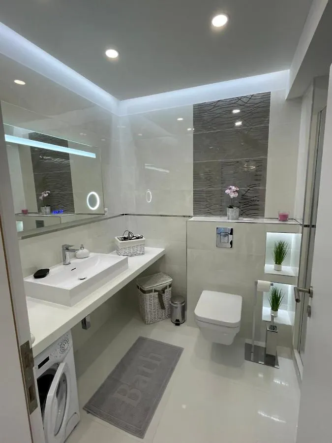 Lovely New Apartment By The Parliament Budapest