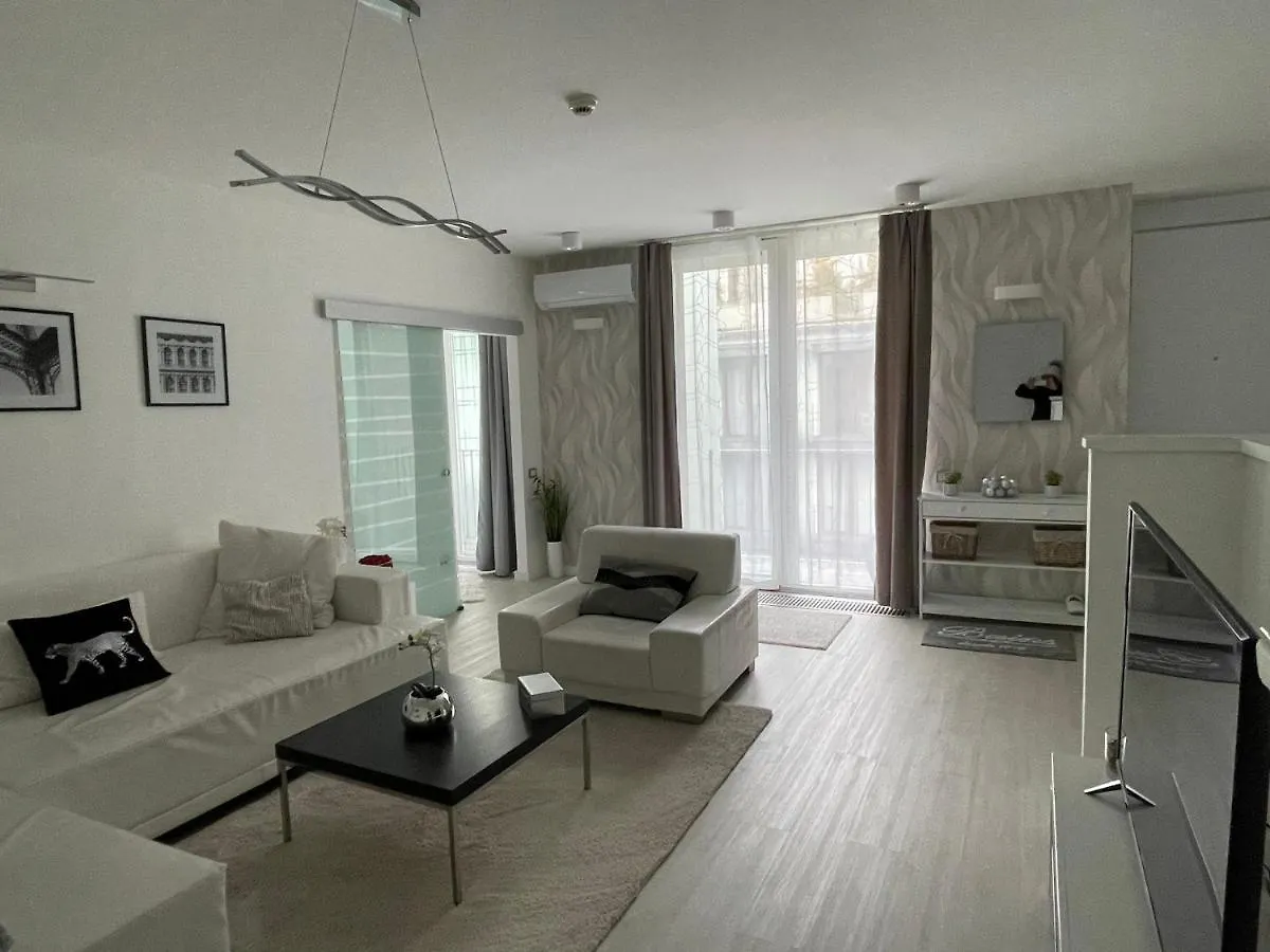 Lovely New Apartment By The Parliament Budapest Hungary