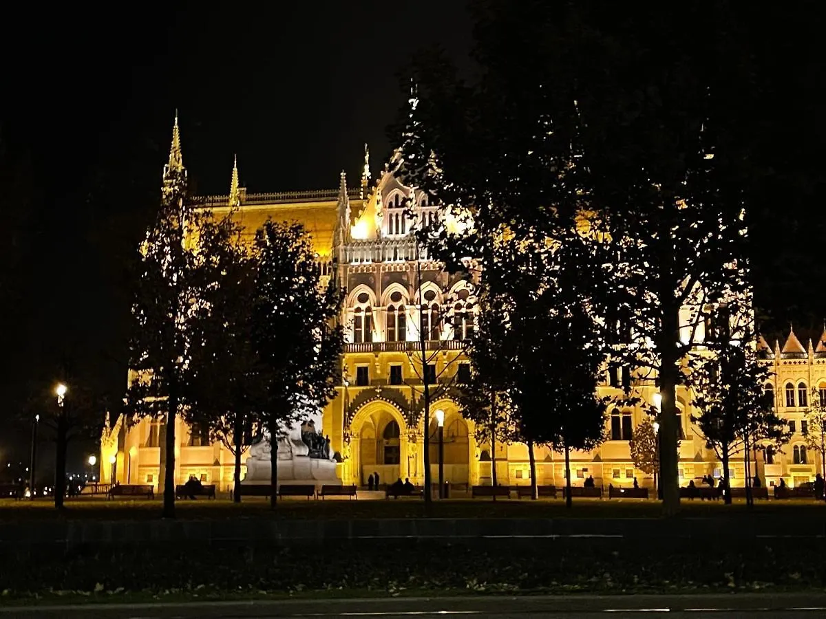 Lovely New Apartment By The Parliament Budapesta